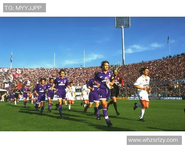 足坛明星引领风潮 揭秘球场背后的故事与荣耀瞬间